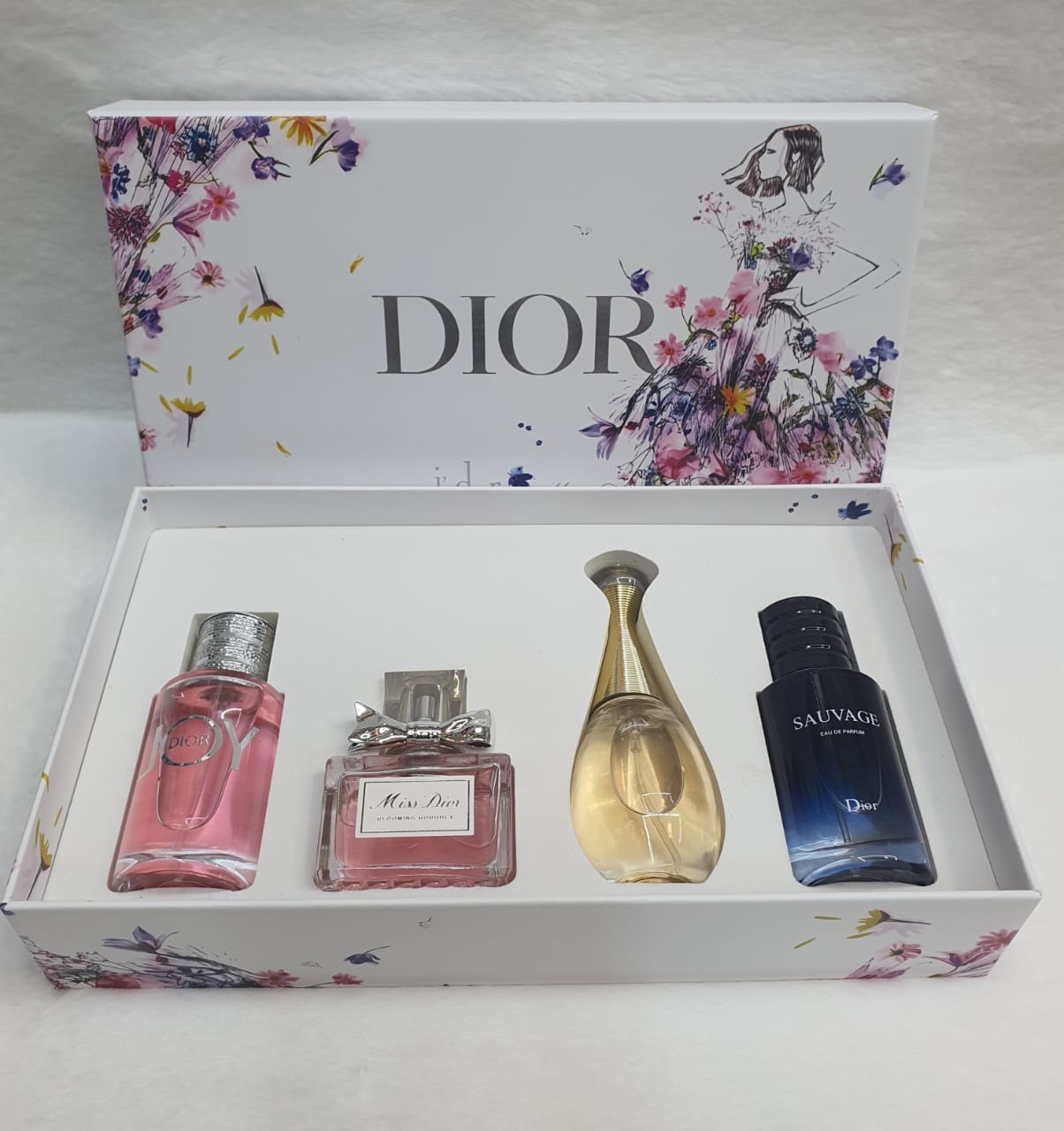 DIOR 4 IN 1 GIFT SET 4 Ă 30ML